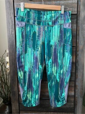 Athleta Be Free Knicker Capri Leggings